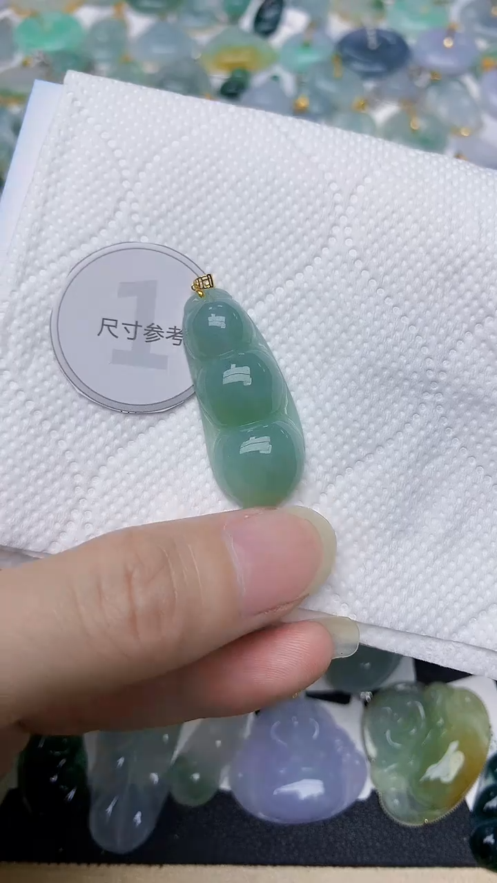颈饰18K金镶嵌翡翠天然A货翡翠