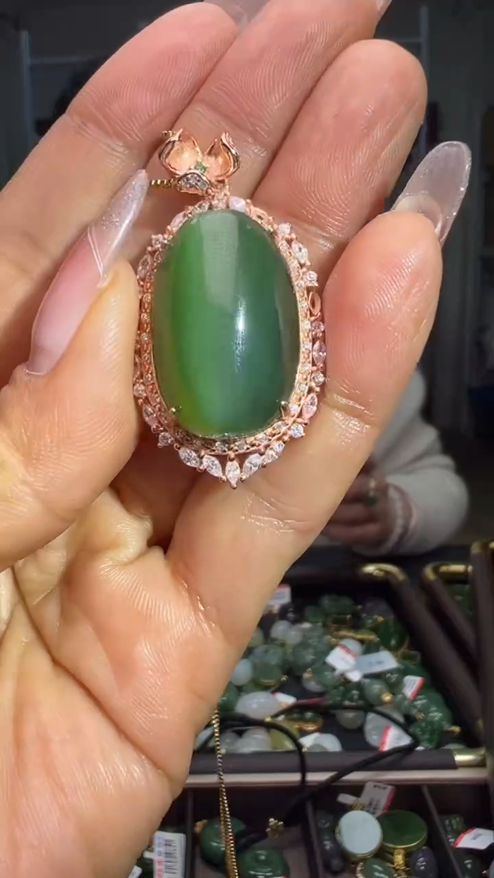 颈饰银S925镶嵌和田玉（多样性发货.发其一)1.02.87