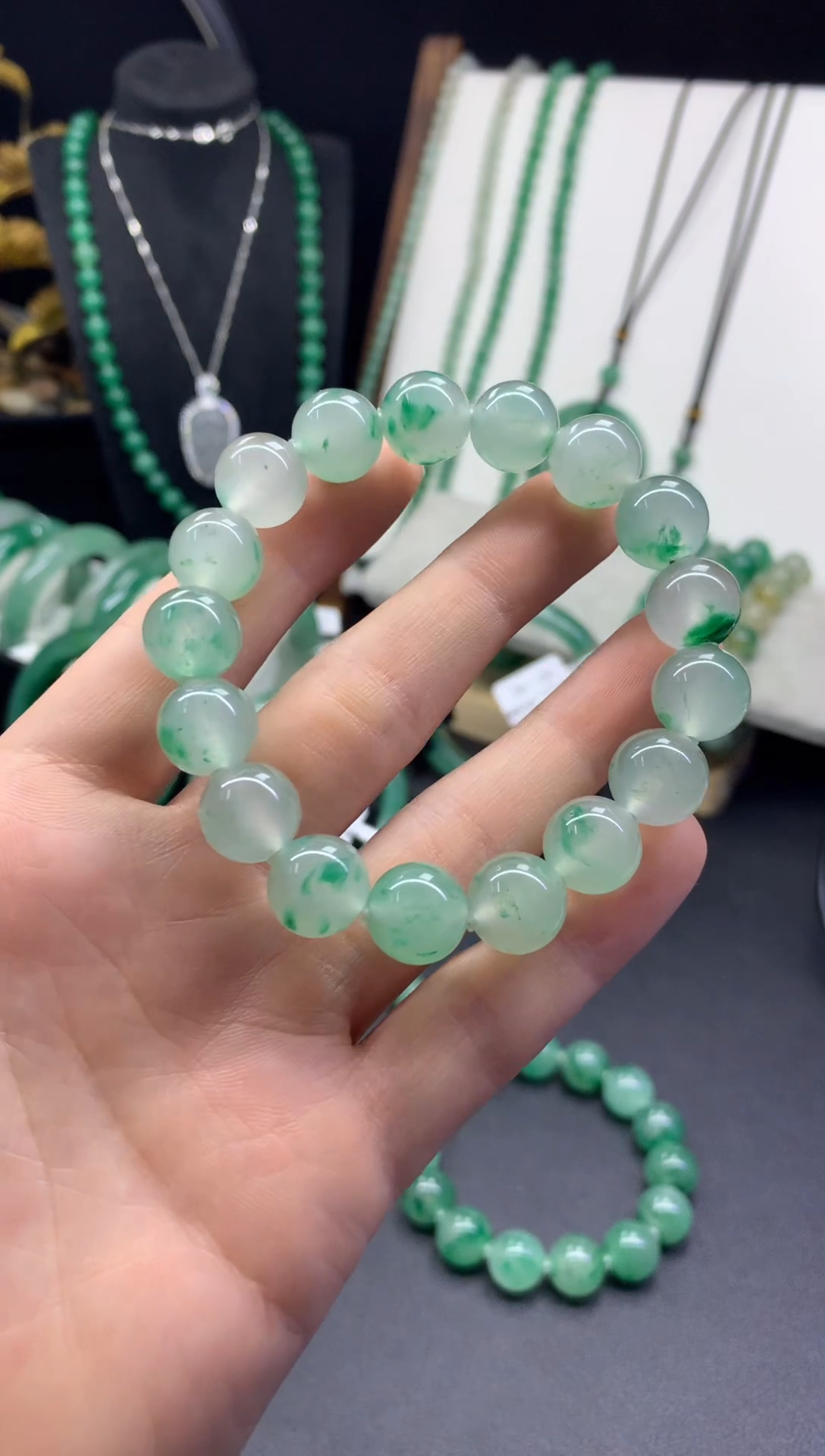 未镶嵌手串石英质玉（非洲翠）冰飘花卡12珠串