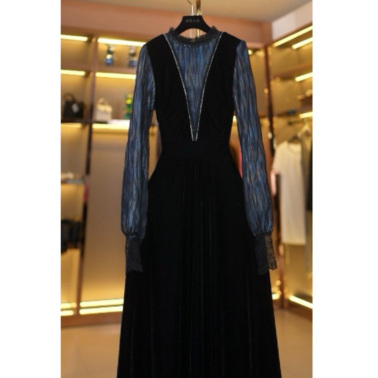 【娟专属】秋季蕾丝袖丝绒V领收腰轻奢时尚气质连衣裙A086