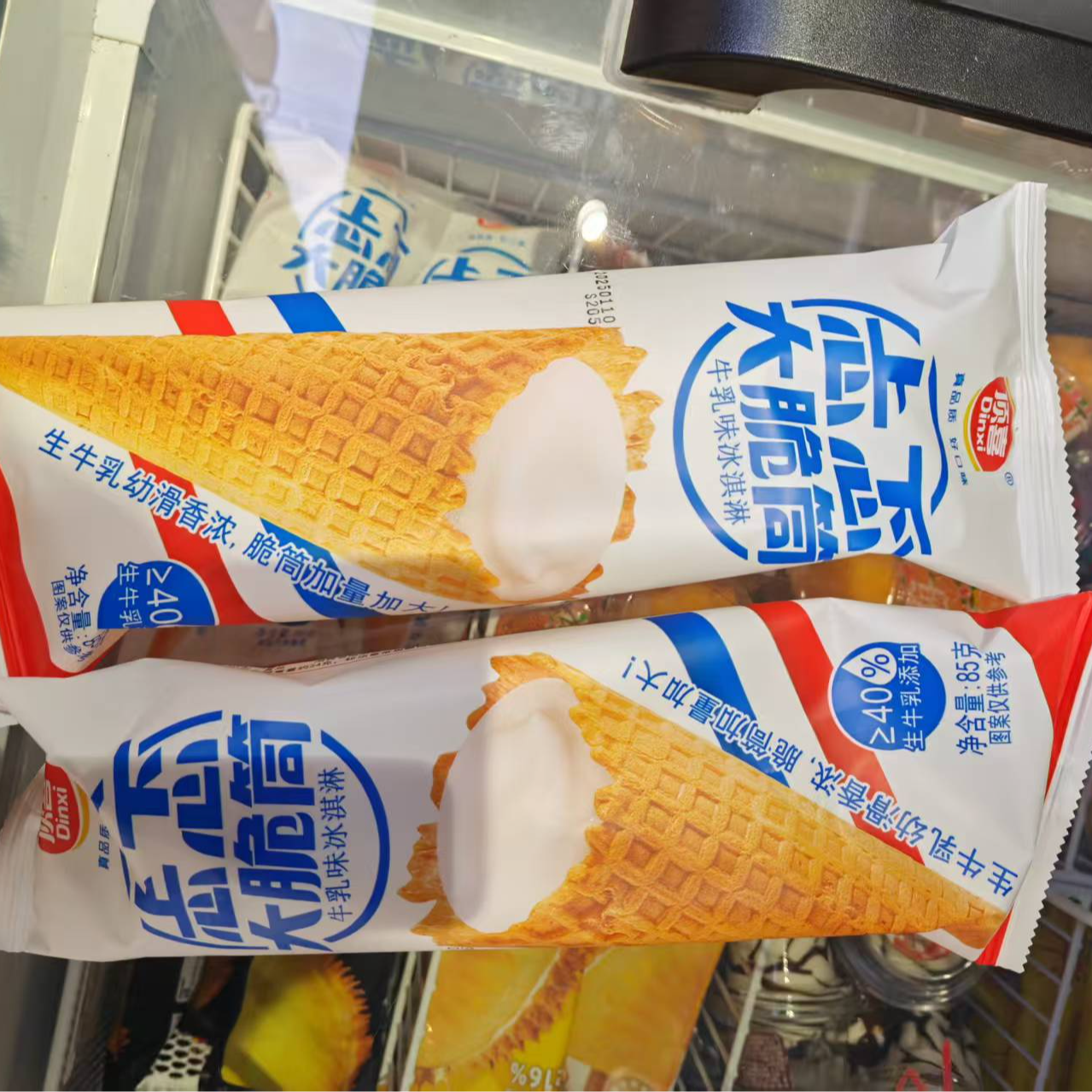 顶喜忐忑大脆筒牛乳味冰淇淋