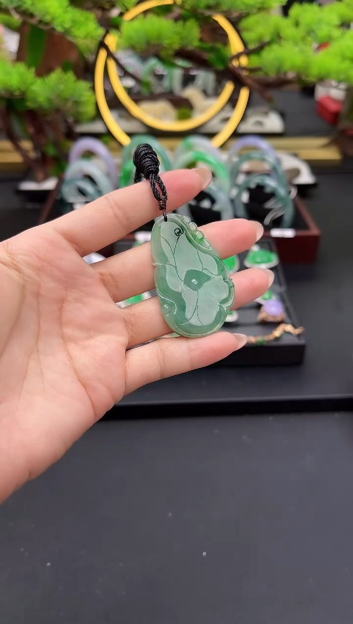 颈饰未镶嵌翡翠吊坠