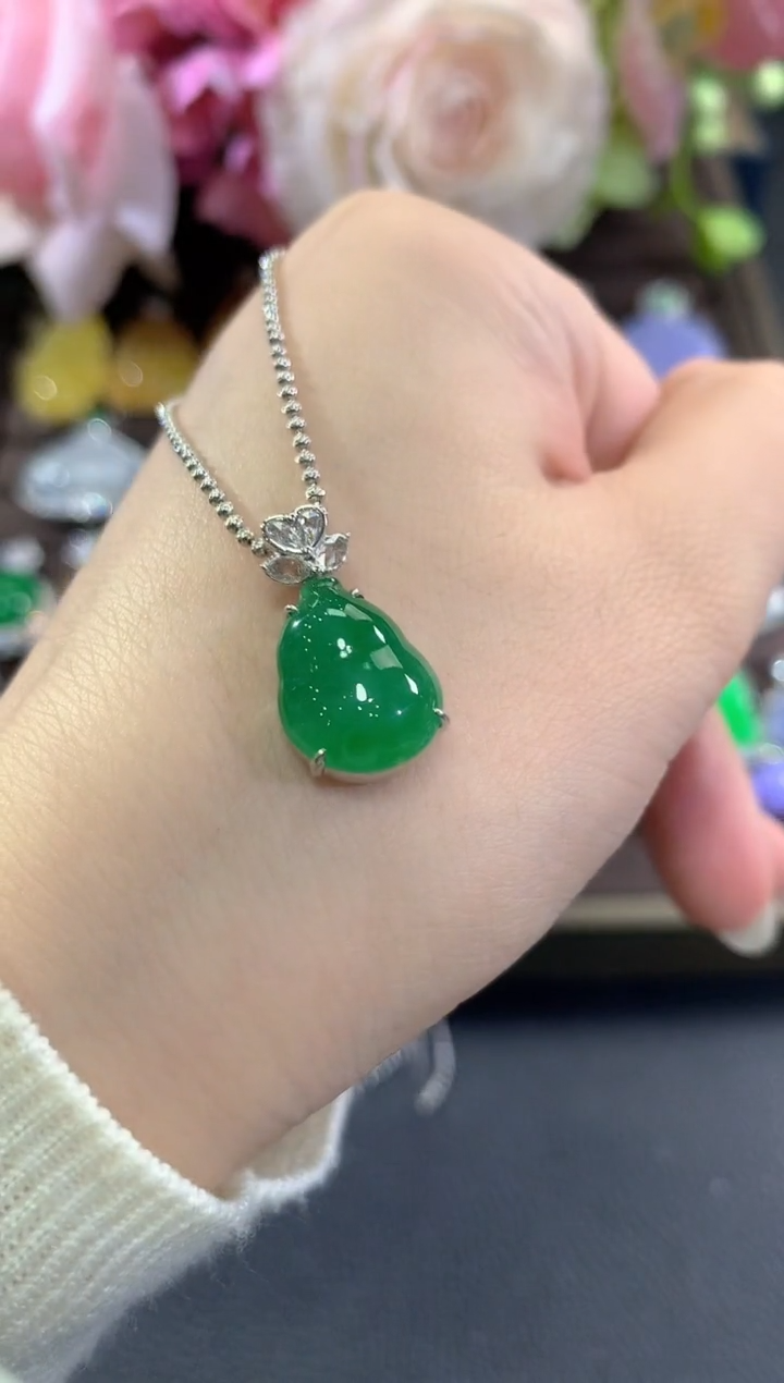 吊坠(不含链)18K金镶嵌翡翠v17    