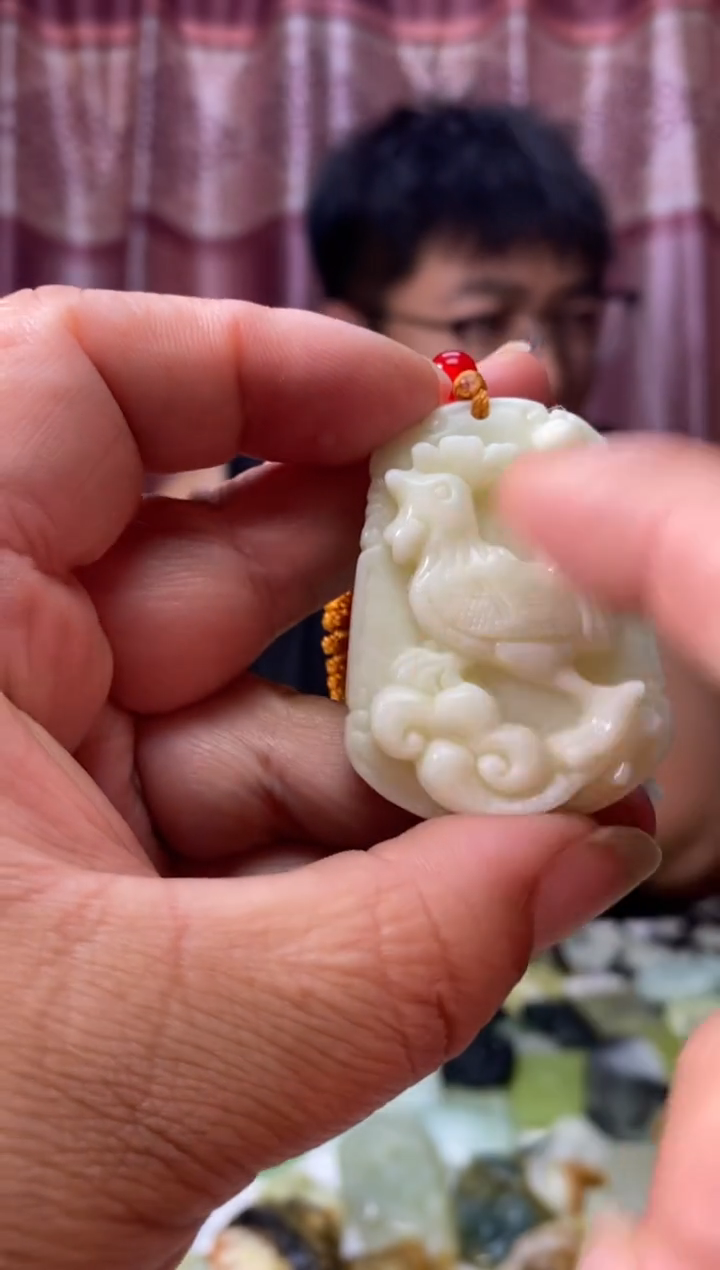 岫玉未镶嵌吊坠