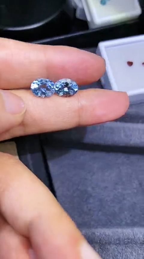 【闪购商品】定制海蓝宝石定制未镶嵌圣玛丽亚一对2.945克拉国际书