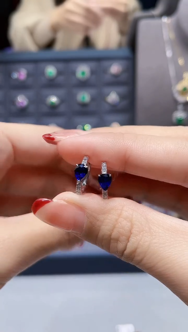 【闪购商品】蓝宝石耳环18K金镶嵌1.08克拉/皇家蓝