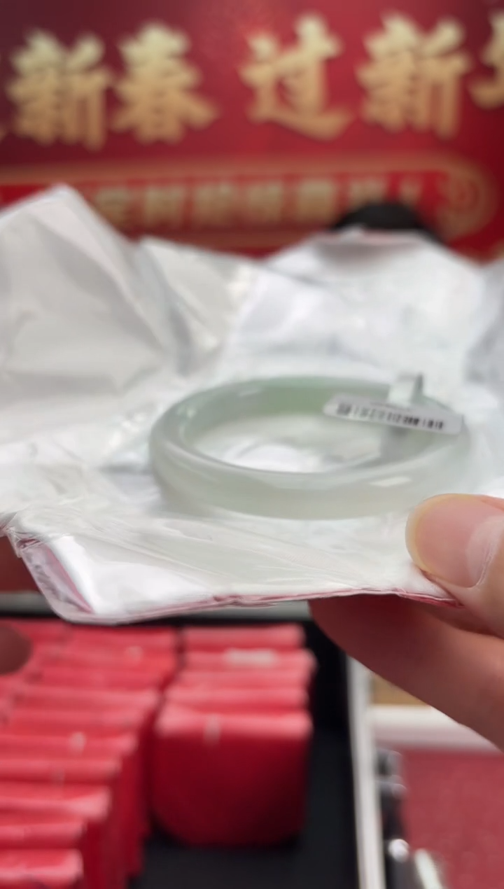 【闪购商品】翡翠手镯（圆镯）未镶嵌12手镯