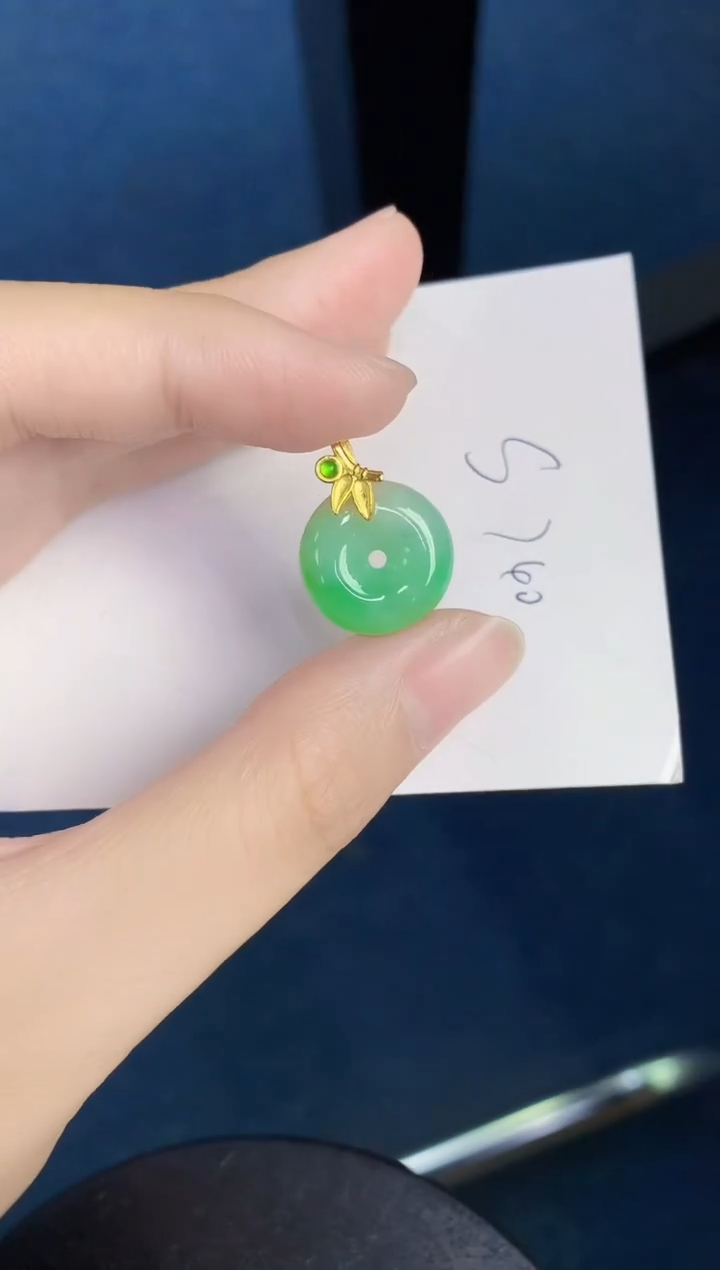 翡翠未镶嵌颈饰天然翡翠缅甸A货