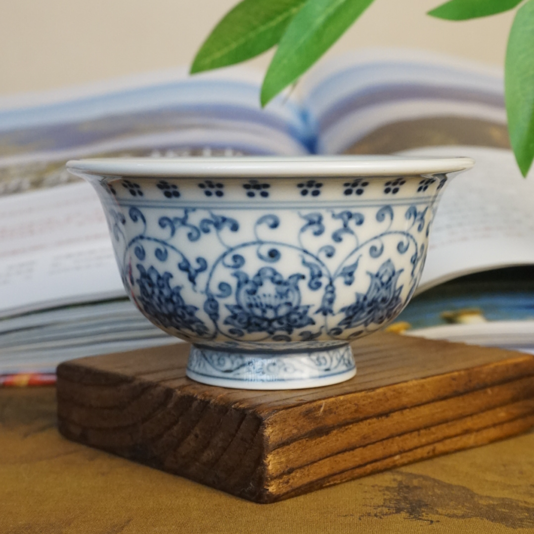 德物小雅纯手工手绘釉下青花缠枝莲双狮压手杯景德镇柴窑主人杯