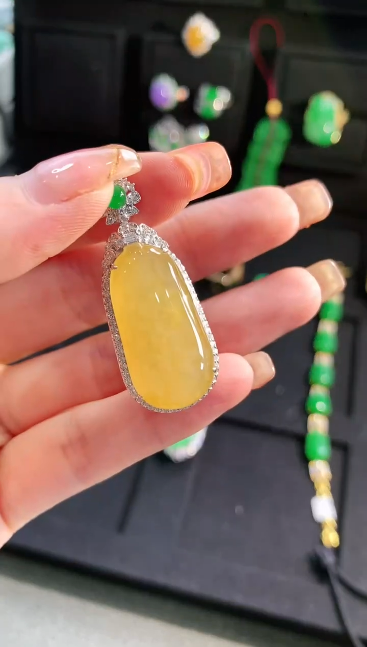 【闪购商品】翡翠吊坠(不含链)18K金镶嵌吊坠