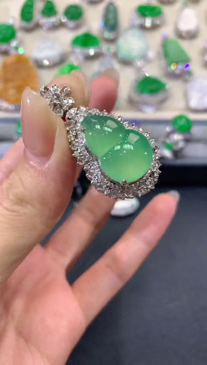 【闪购商品】翡翠吊坠(不含链)18K金镶嵌q87