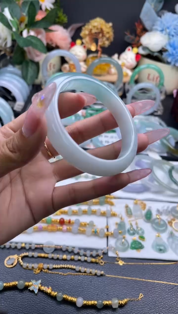 未镶嵌手镯翡翠手镯