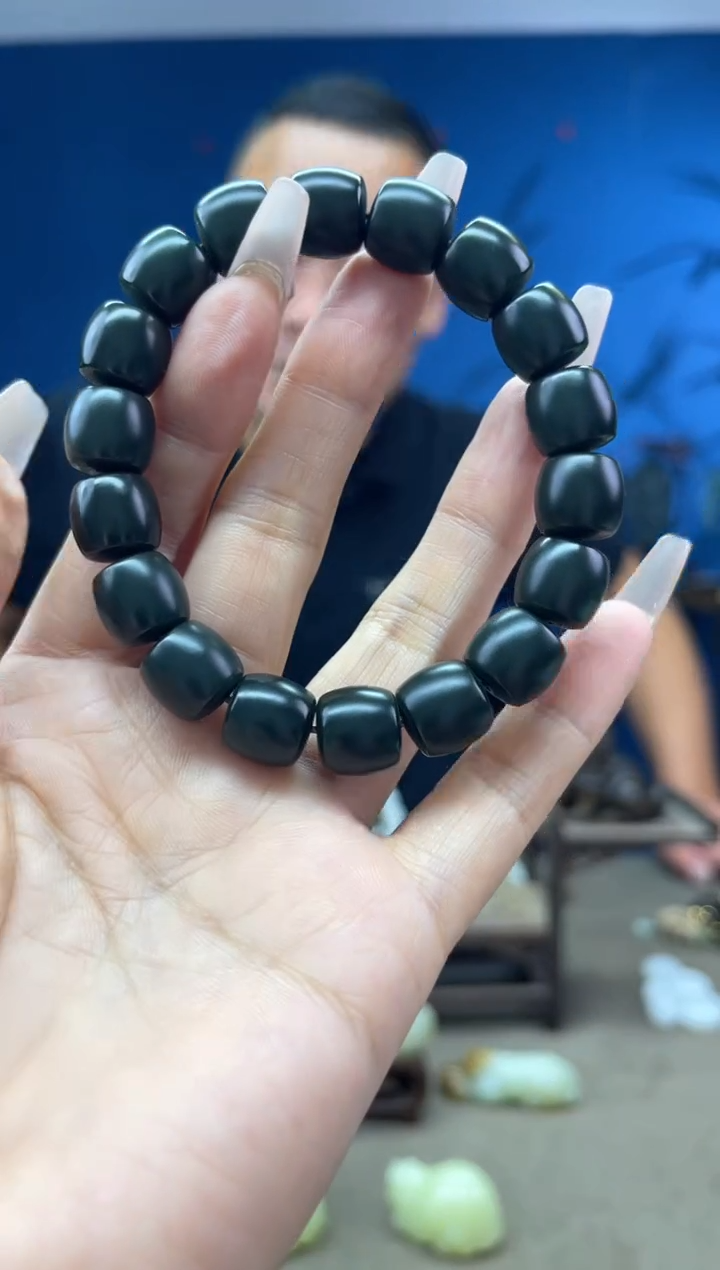 和田玉未镶嵌颈饰1