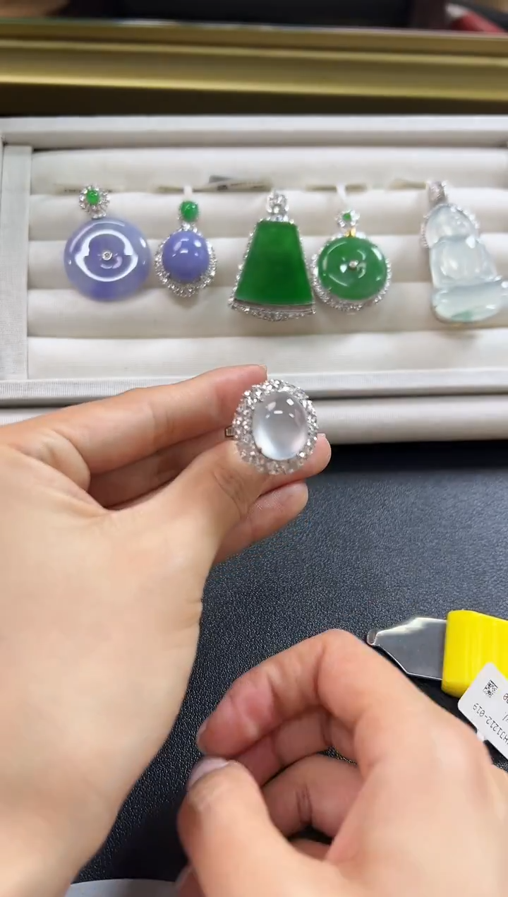 18K金镶嵌戒指翡翠KXLJ1212-043