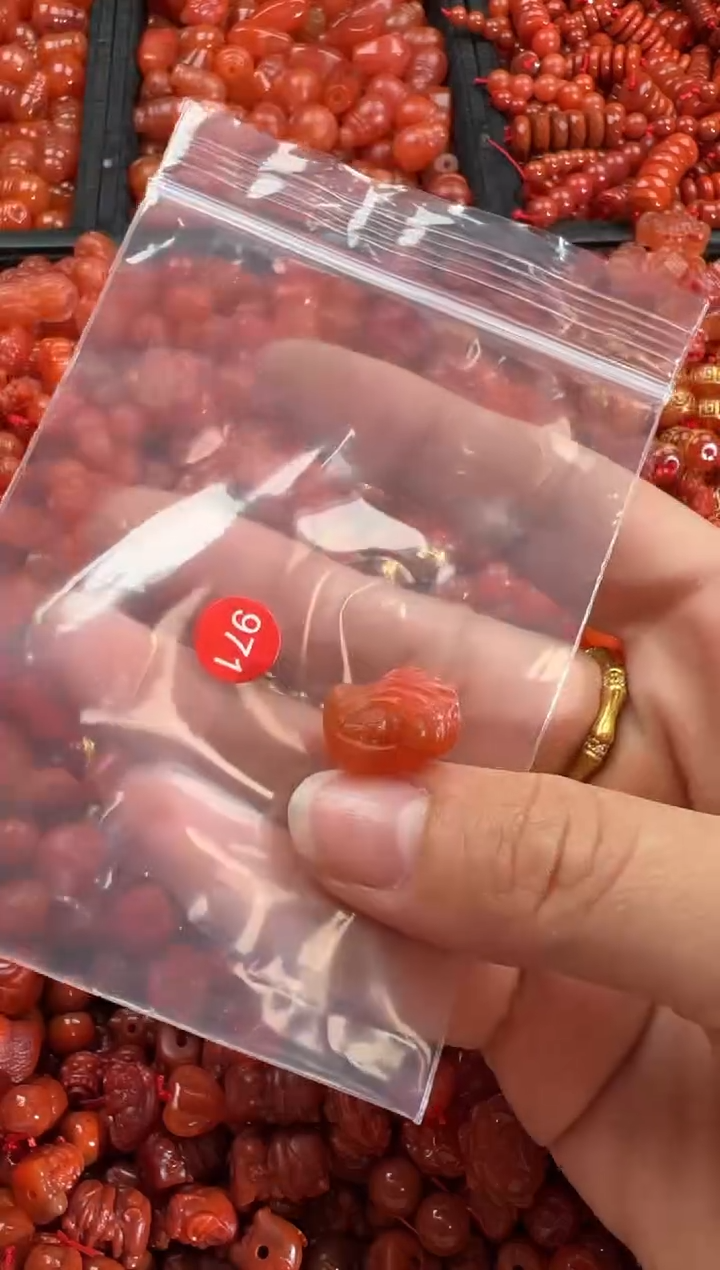 【闪购商品】南红玛瑙颈饰未镶嵌1