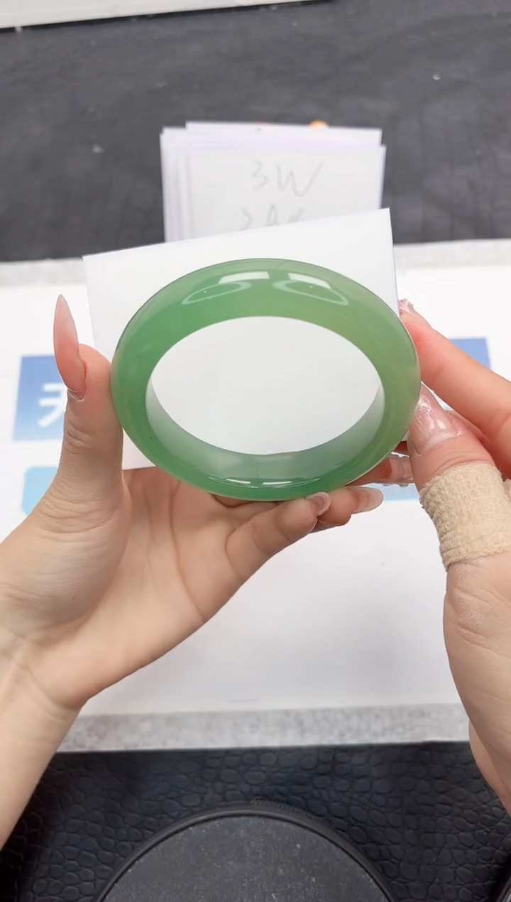 【闪购商品】石英质玉手镯未镶嵌A260-60.6