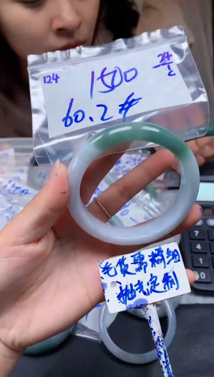 【闪购商品】定制翡翠未镶嵌124毛货需精细抛光手镯多样性拍一发一