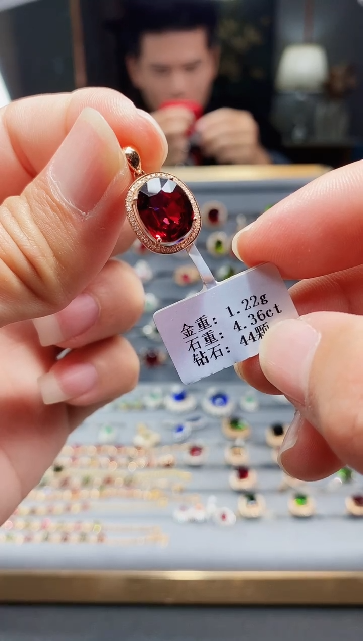 【闪购商品】石榴石颈饰18K金镶嵌4.36.