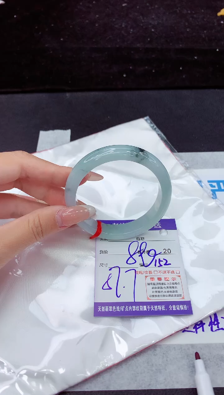 翡翠手镯未镶嵌1
