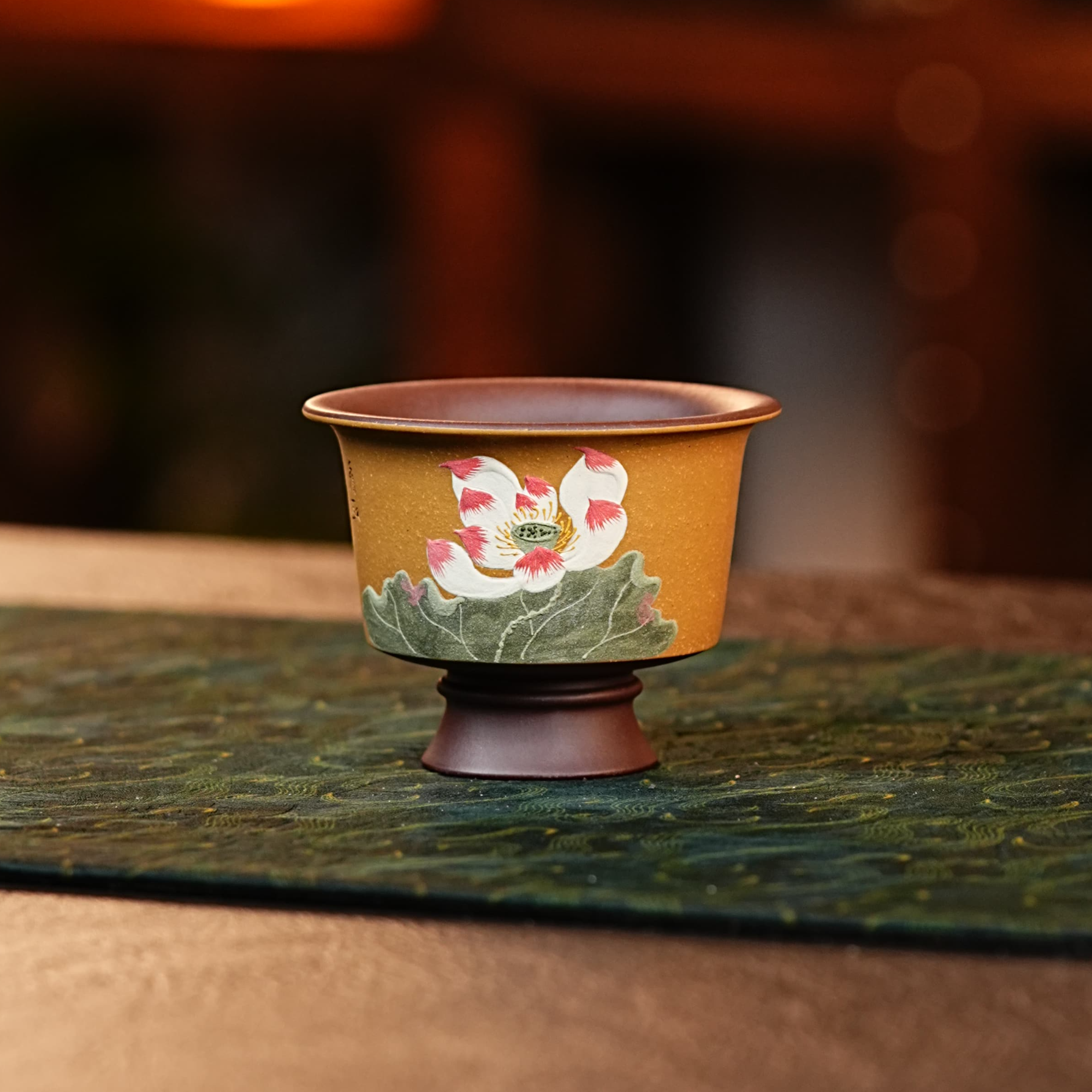 宜兴原矿紫砂老紫泥粉浆黄金段泥绘荷花撇口高端茶器全手工手绘