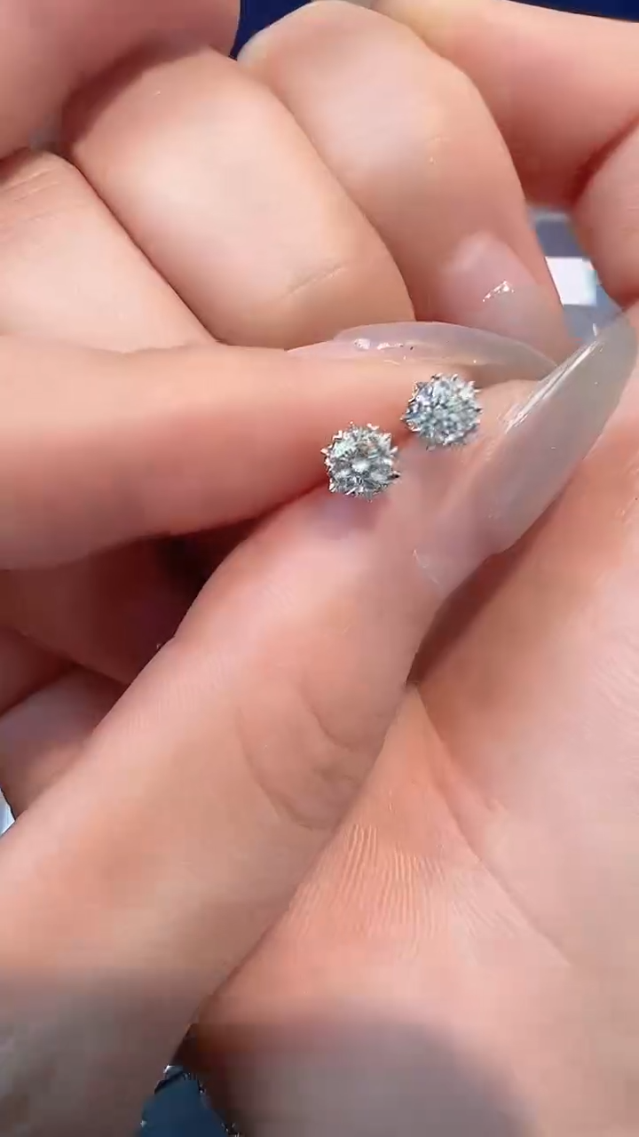 【闪购商品】钻石/18K金镶嵌50分耳钉