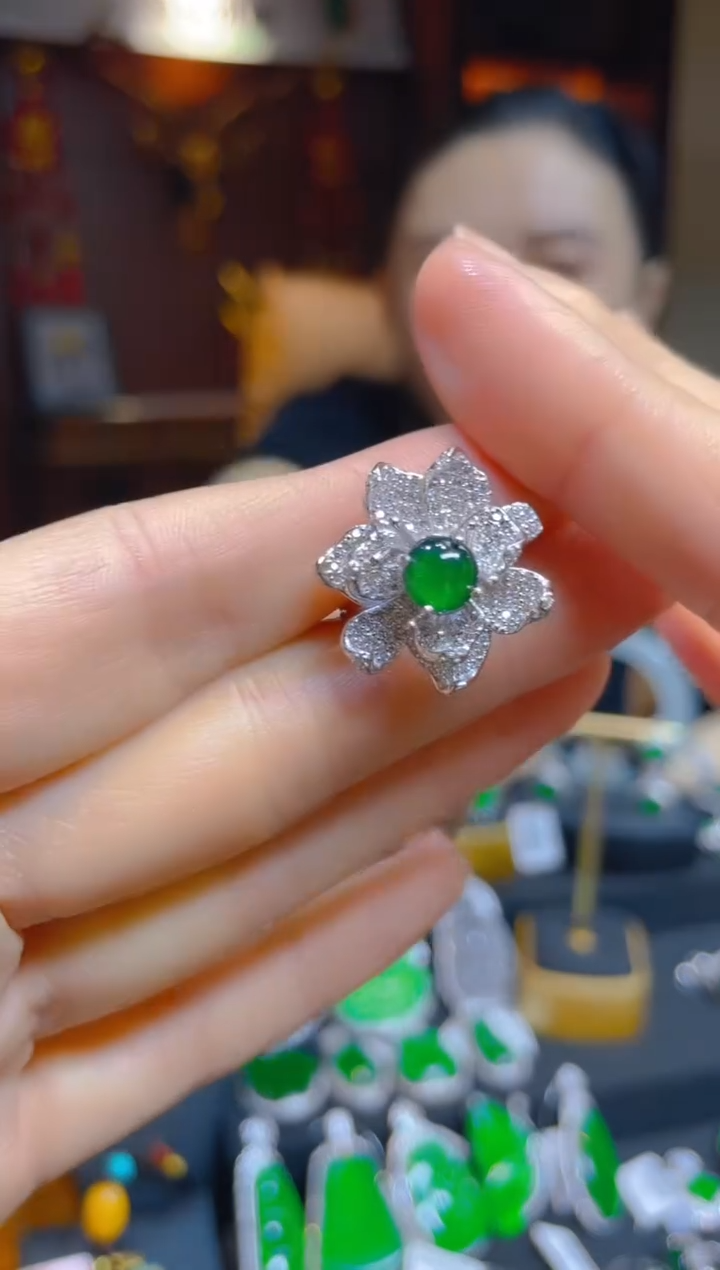 【闪购商品】翡翠颈饰银S925镶嵌110742天然A货翡翠蛋面戒指