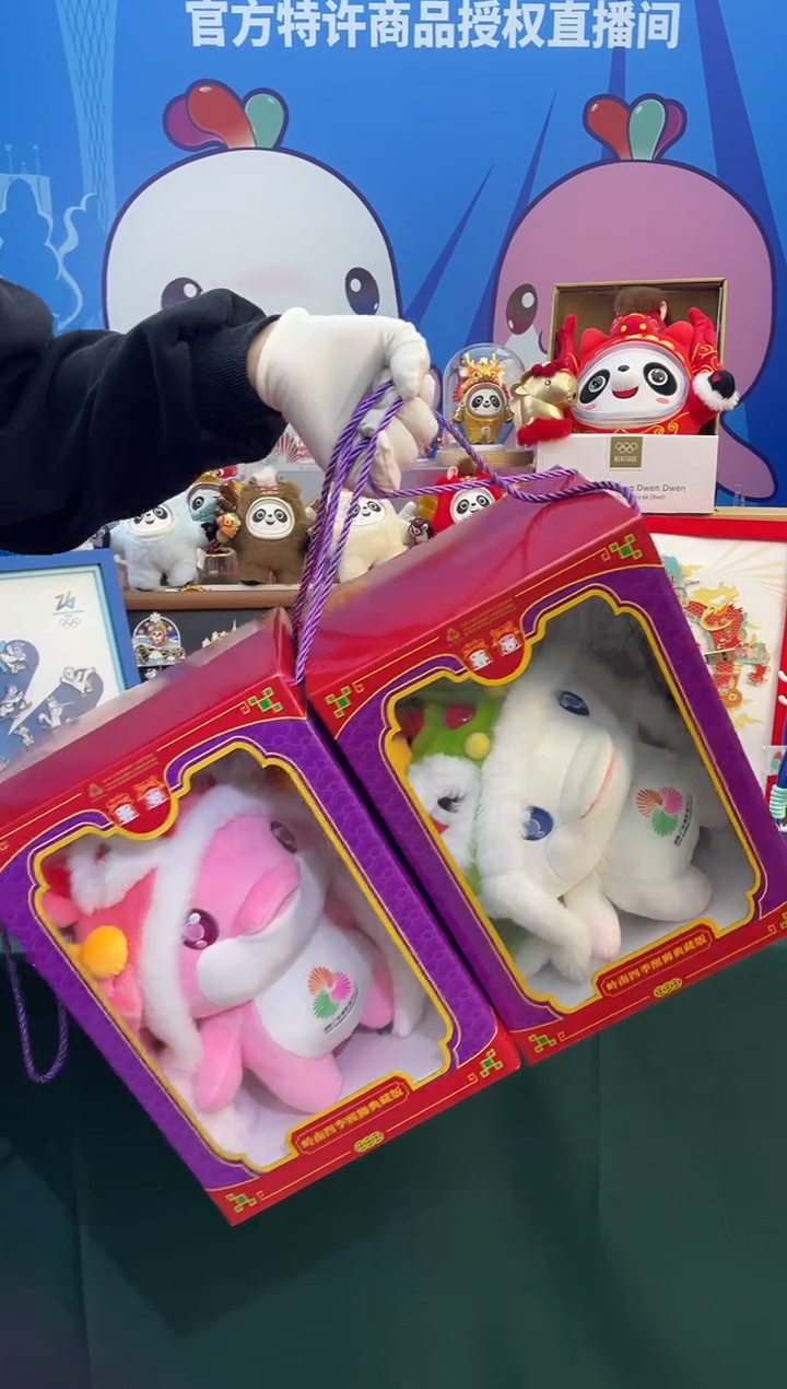 四季披风一套，春夏秋冬毛绒各1个毛绒