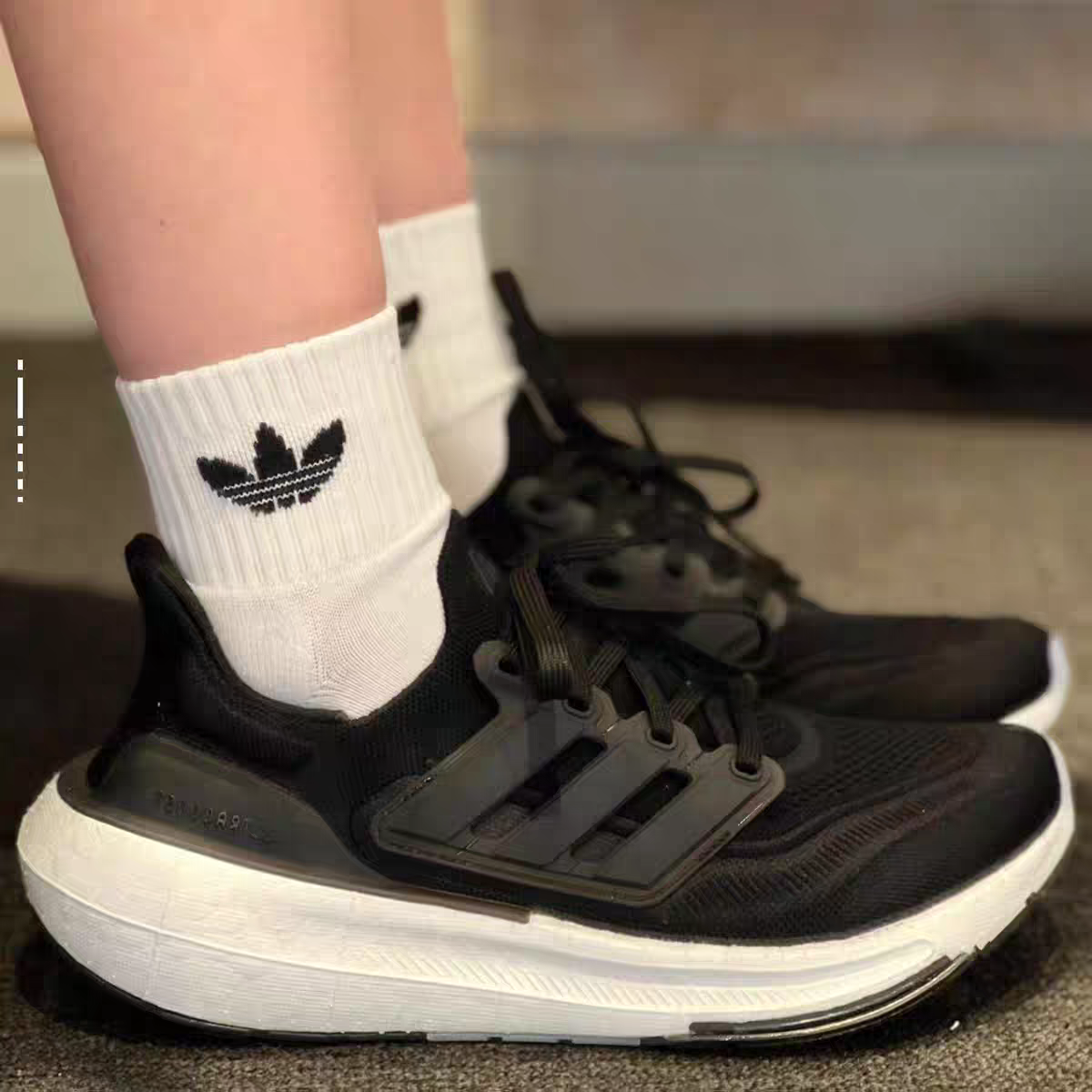 adidas/阿迪达斯正品Ultraboost Light男女缓震跑步鞋GY9351