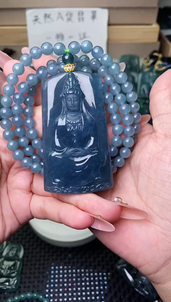 颈饰未镶嵌翡翠 