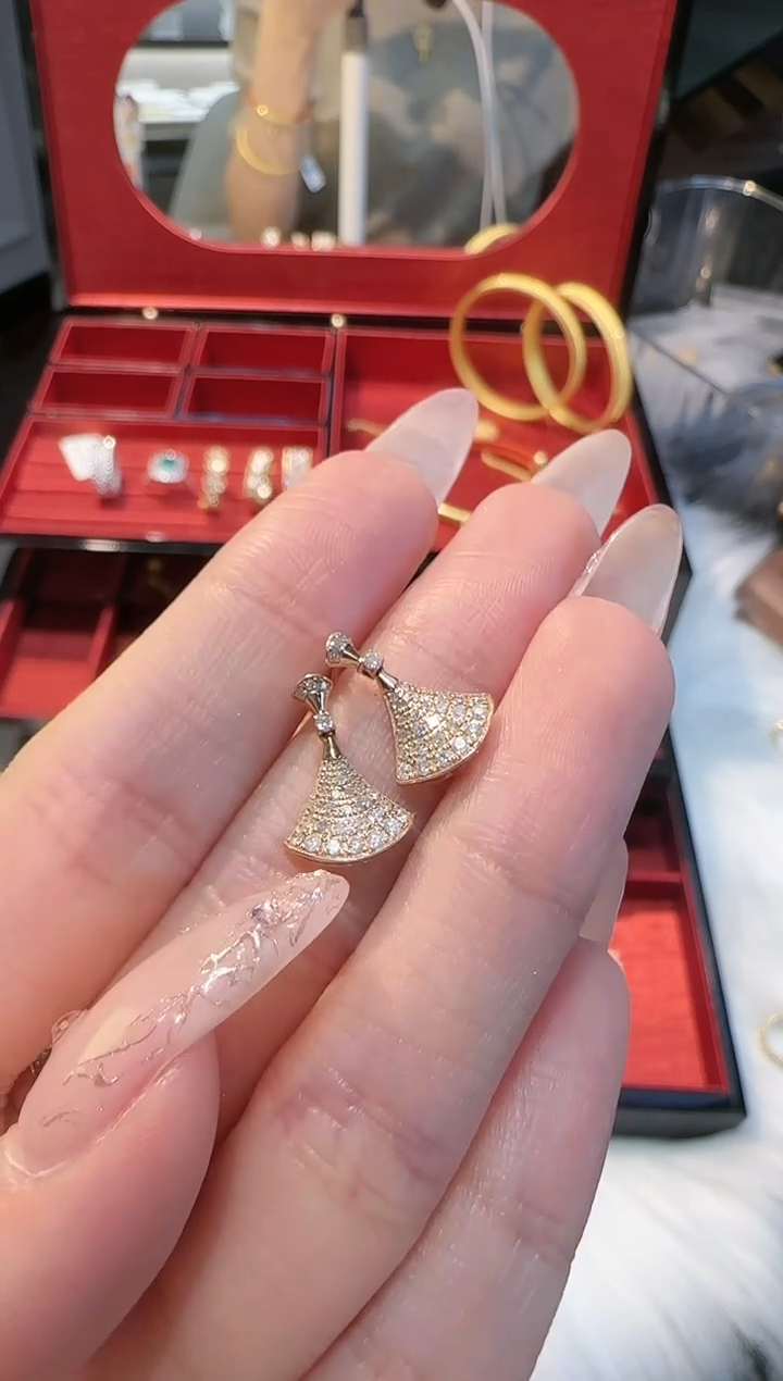 【闪购商品】钻石耳饰18K金镶嵌扇子耳钉