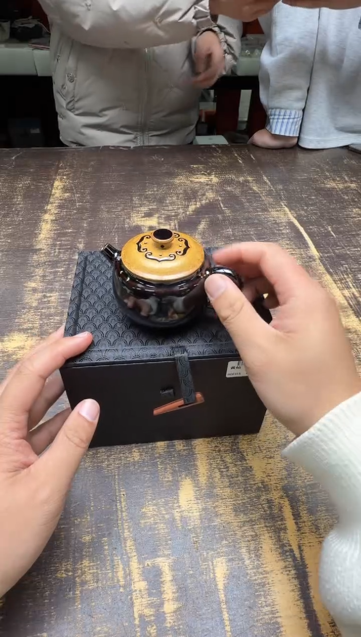 ?**?（预售）黄灿墨玉静檀禅花壶