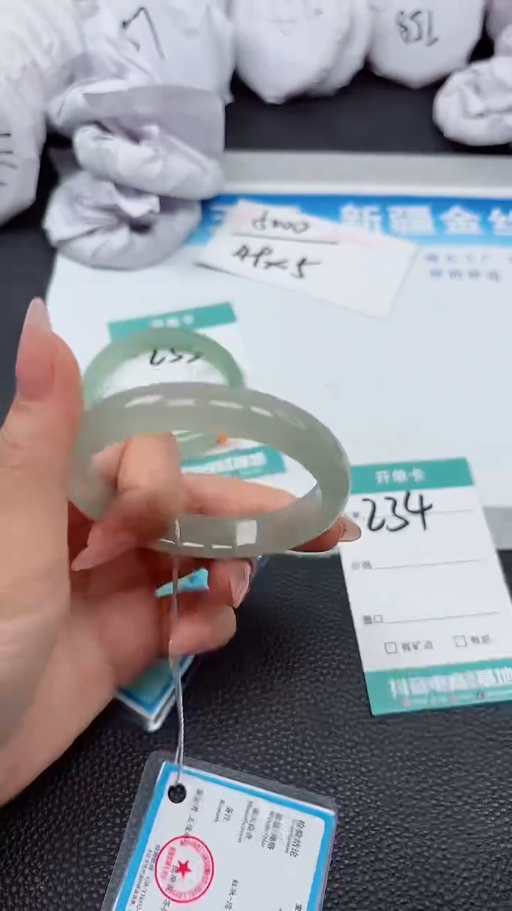 【闪购商品】石英质玉手镯未镶嵌A234