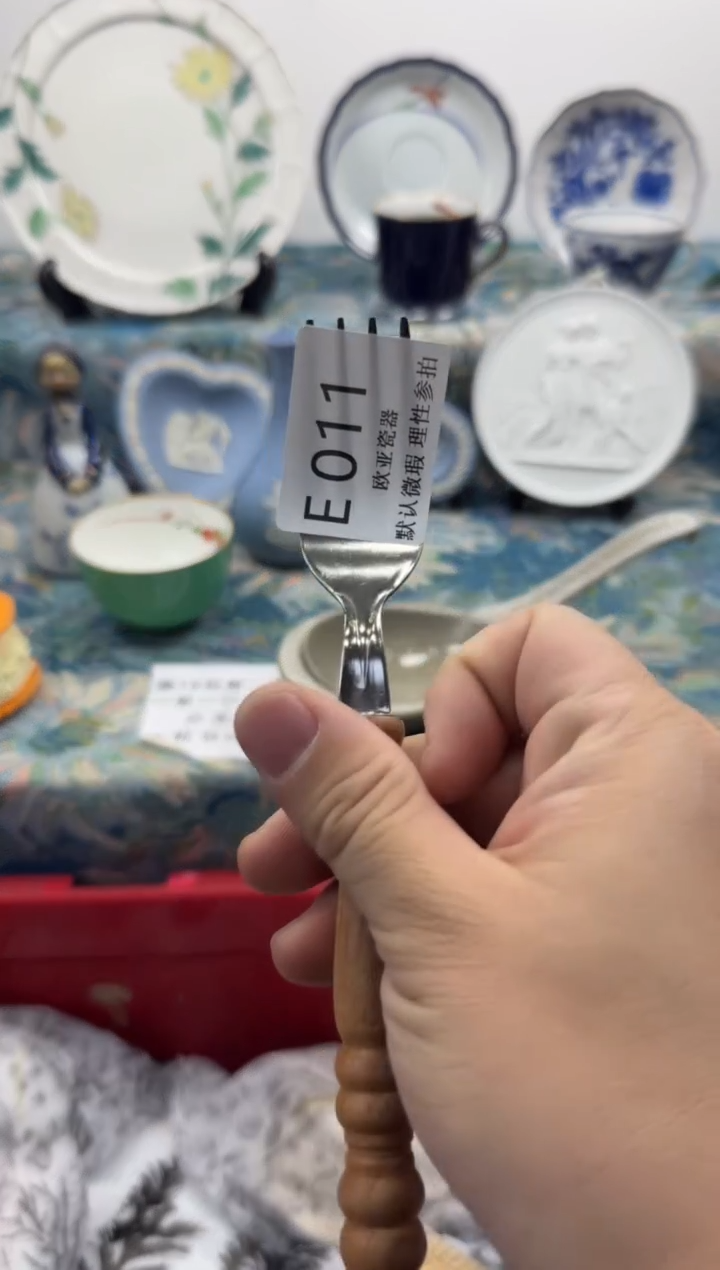 瓷片祎*          E011