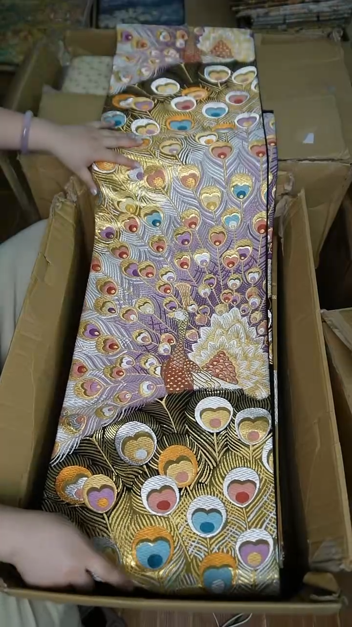 织绣21织金大孔雀