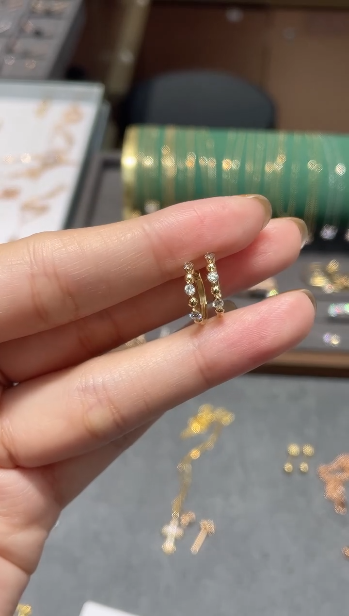 【闪购商品】钻石耳饰18K金镶嵌X豆蔻年华钻石耳包