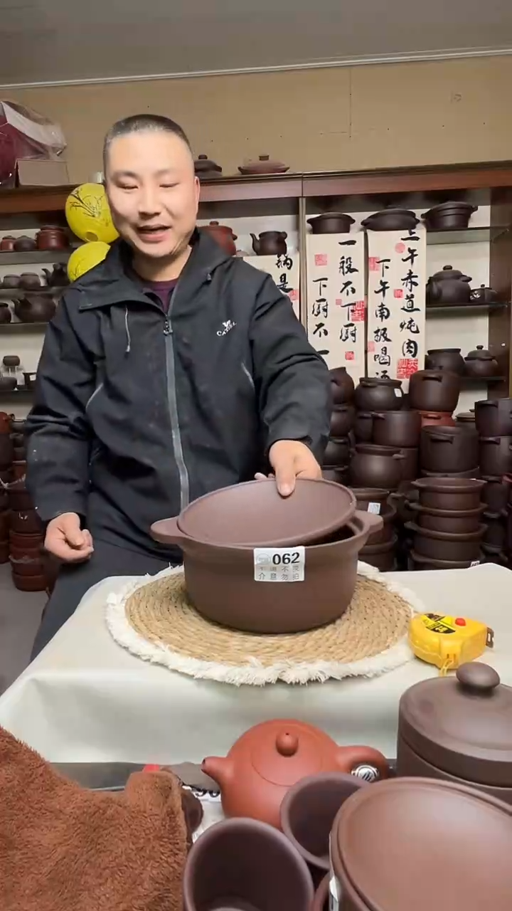 宜兴紫砂微瑕2.5升锅062