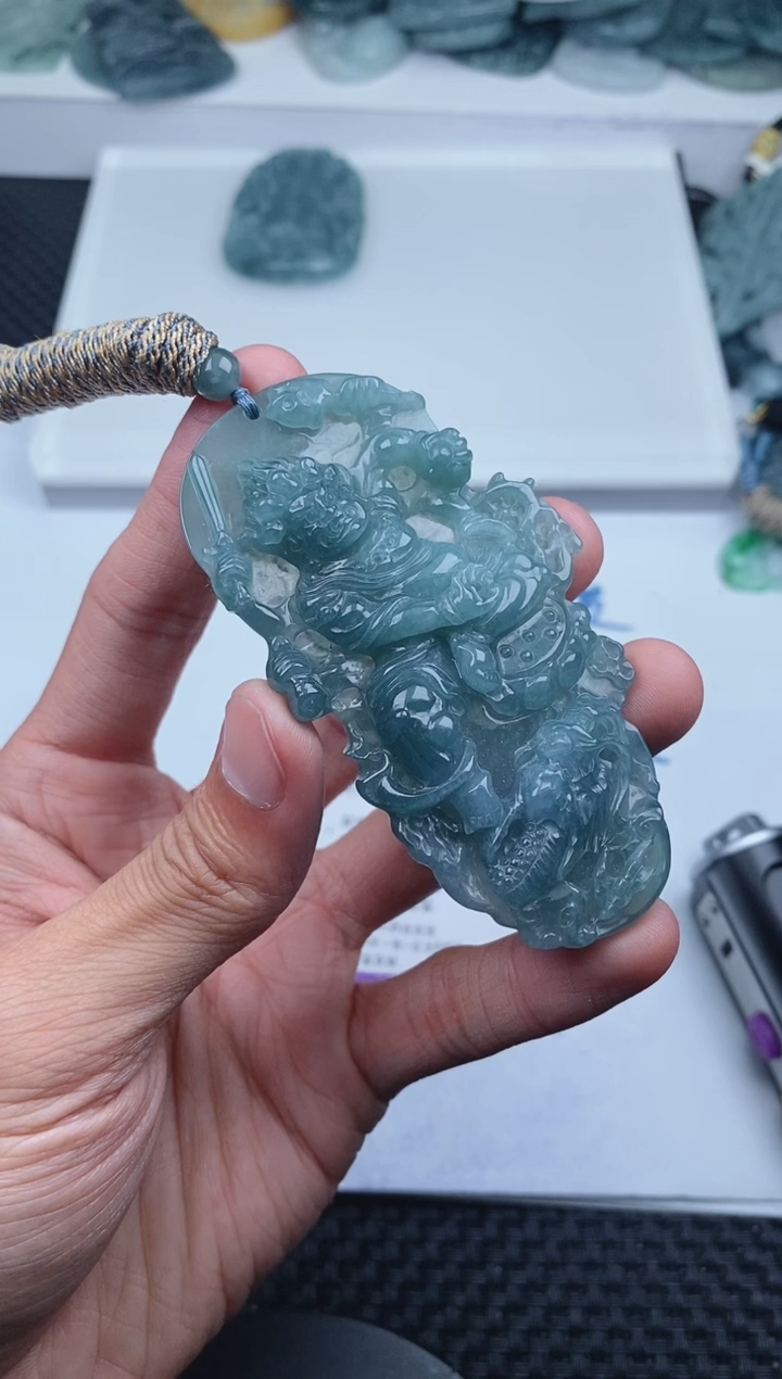 翡翠未镶嵌颈饰       44