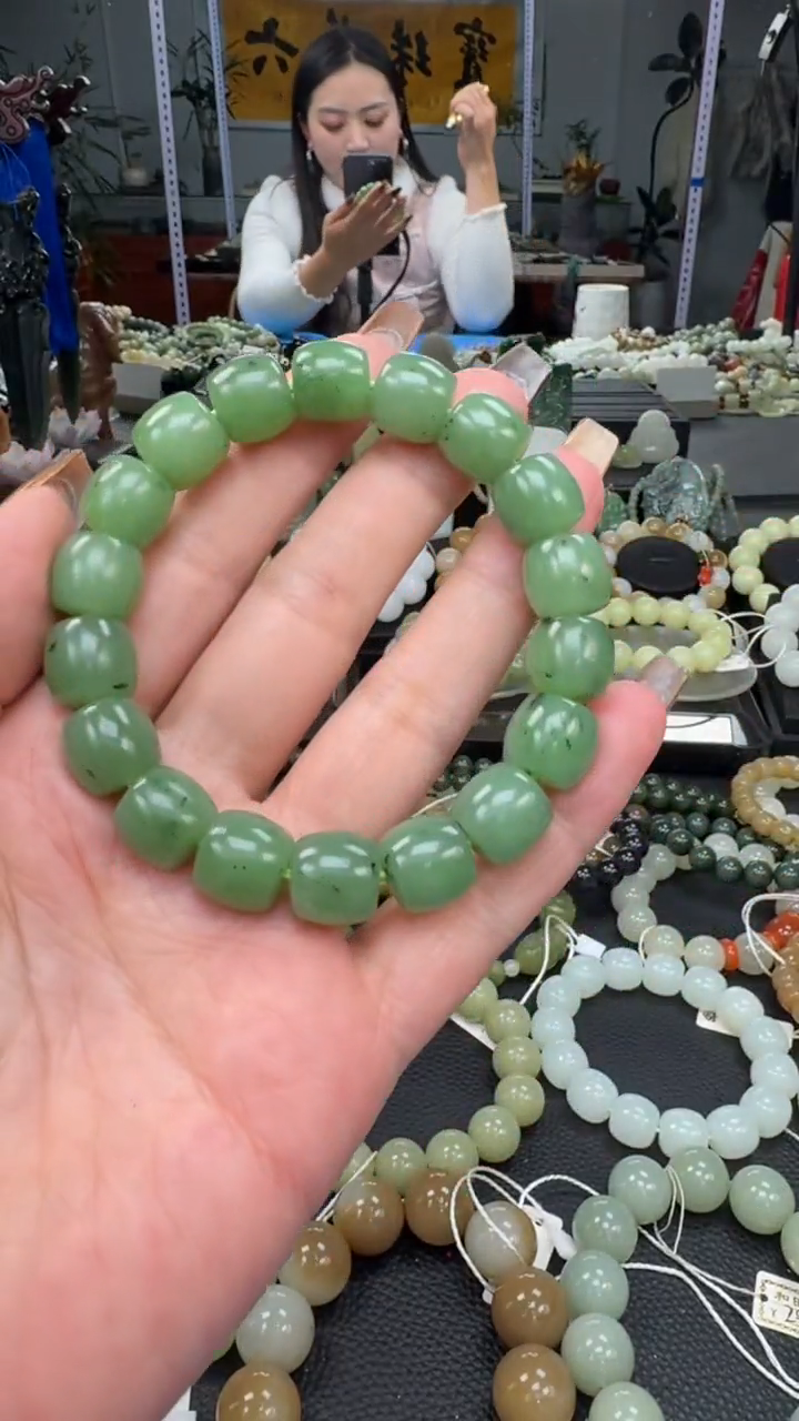 未镶嵌手串和田玉乌兰海苹果绿 碧玉卡12