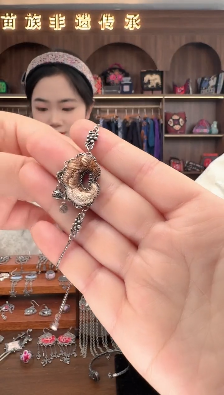 【闪购商品】织绣扶光苗绣传承18