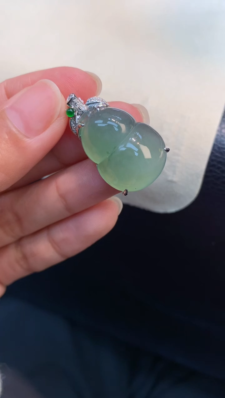 颈饰18K金镶嵌翡翠1
