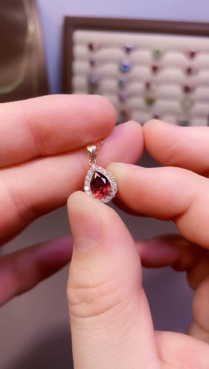 【闪购商品】石榴石吊坠(赠链)银S925镶嵌一枚