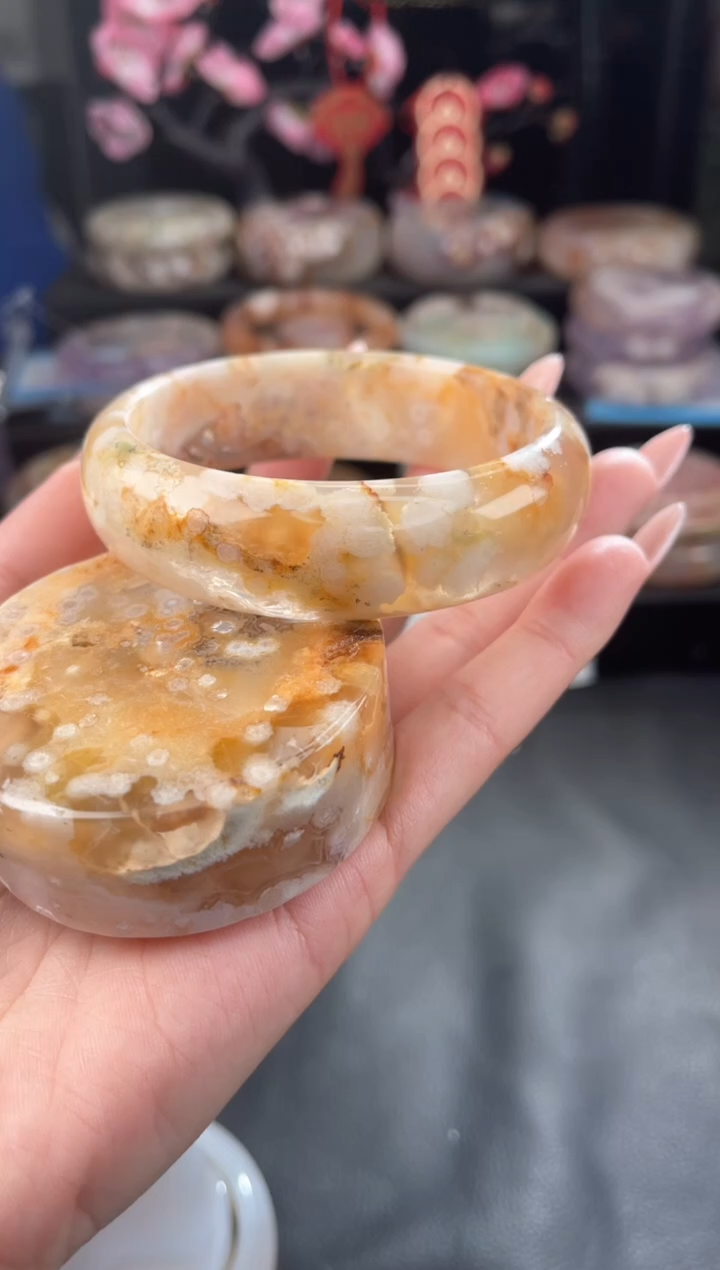 【闪购商品】石英质玉手镯未镶嵌62