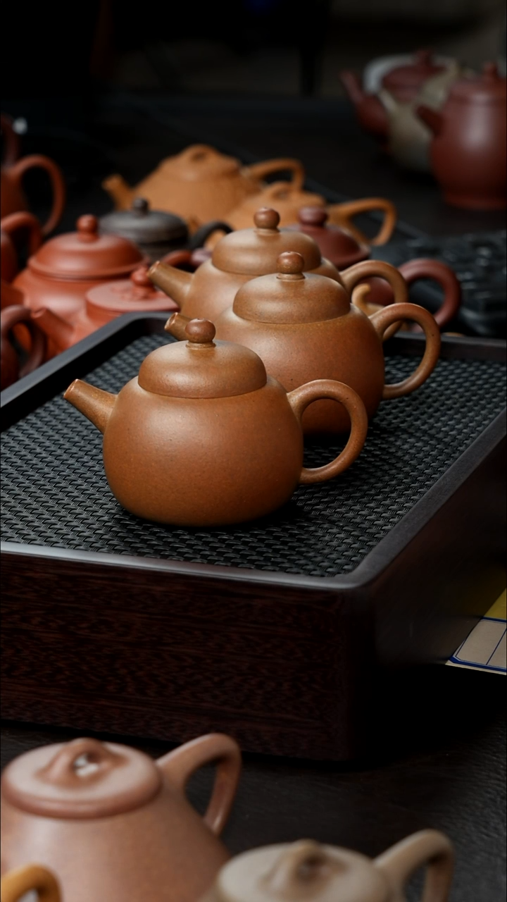 茶壶紫砂本段纳福微瑕半手120          