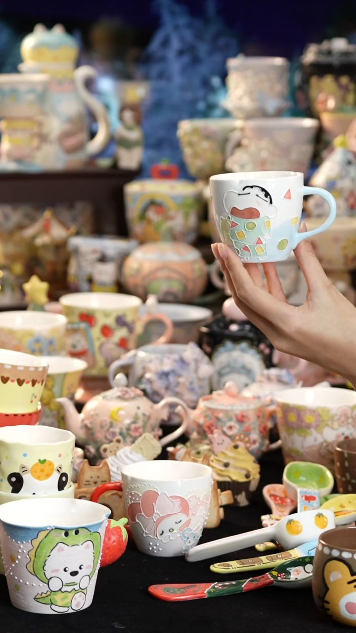 摆件陶景德镇釉下彩手绘设计师款陶瓷