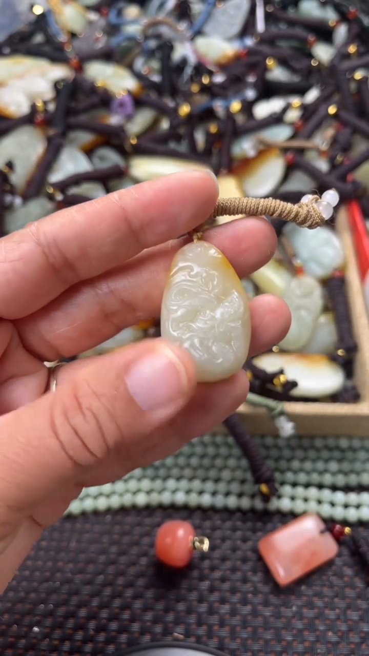 【闪购商品】和田玉颈饰未镶嵌多样性发货没有证书拍一发一有瑕