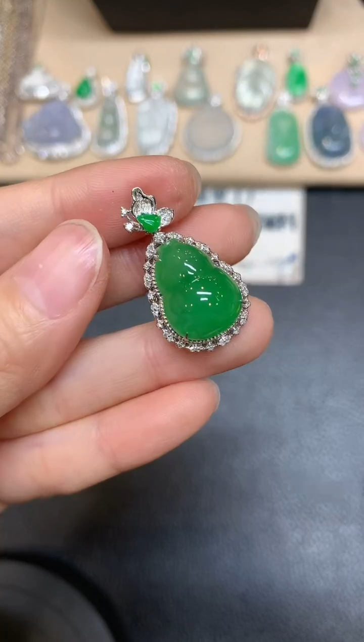 【闪购商品】翡翠颈饰18K金镶嵌葫芦【无服务费