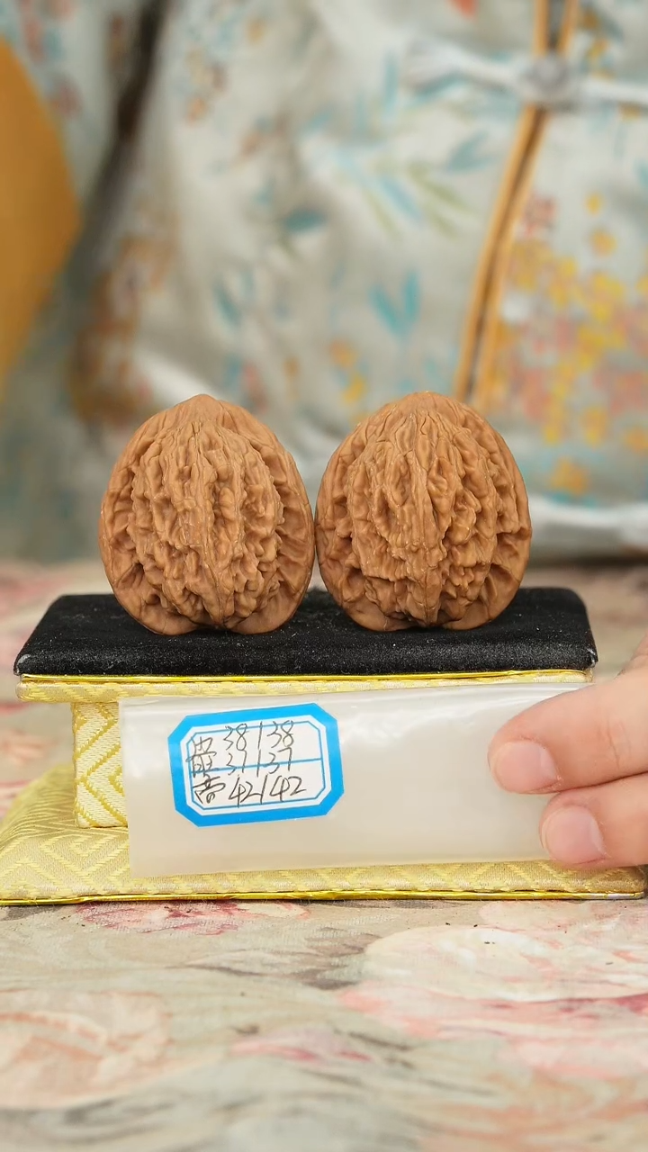 【闪购商品】文玩核桃把件麦穗虎头微修