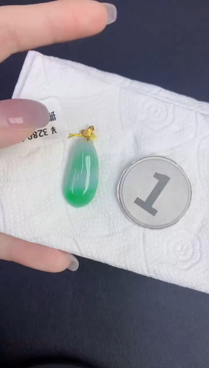 颈饰18K金镶嵌翡翠缅甸天然翡翠A货