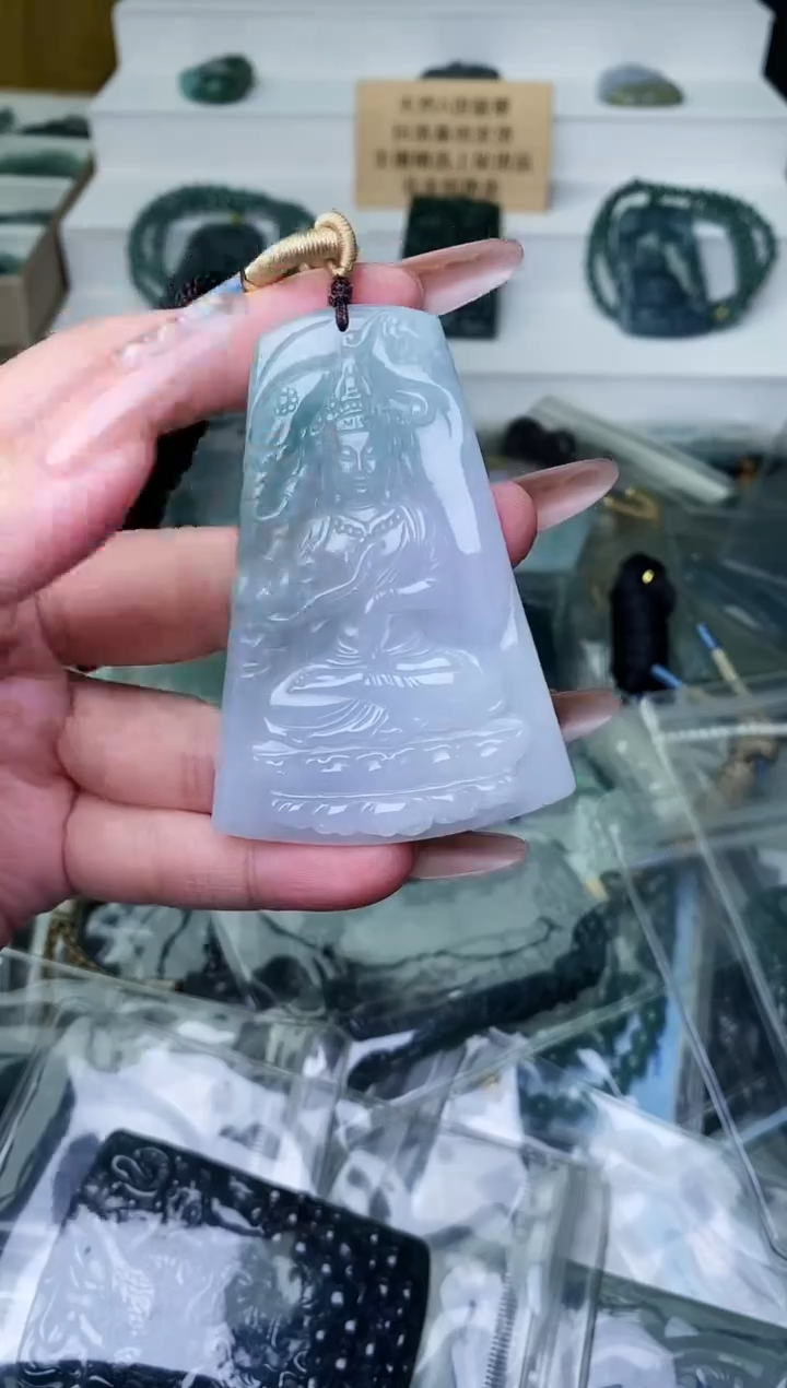 颈饰未镶嵌翡翠 