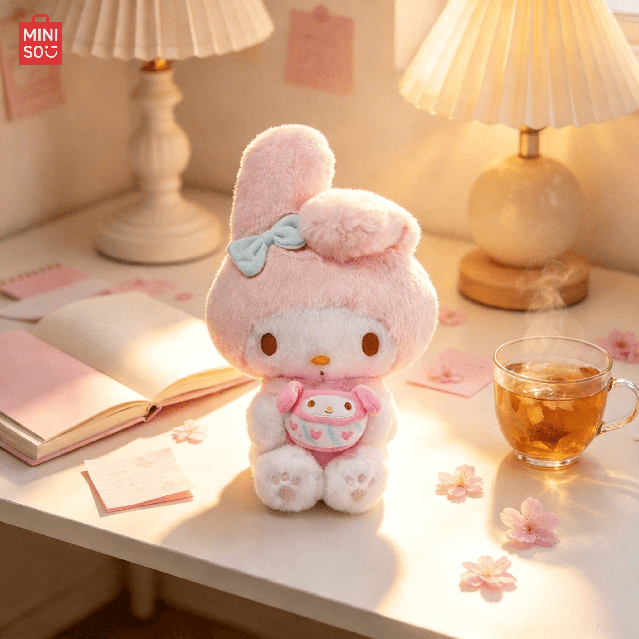名创优品三丽鸥美乐蒂hellokitty夹心饼干坐姿公仔毛绒生日礼物女